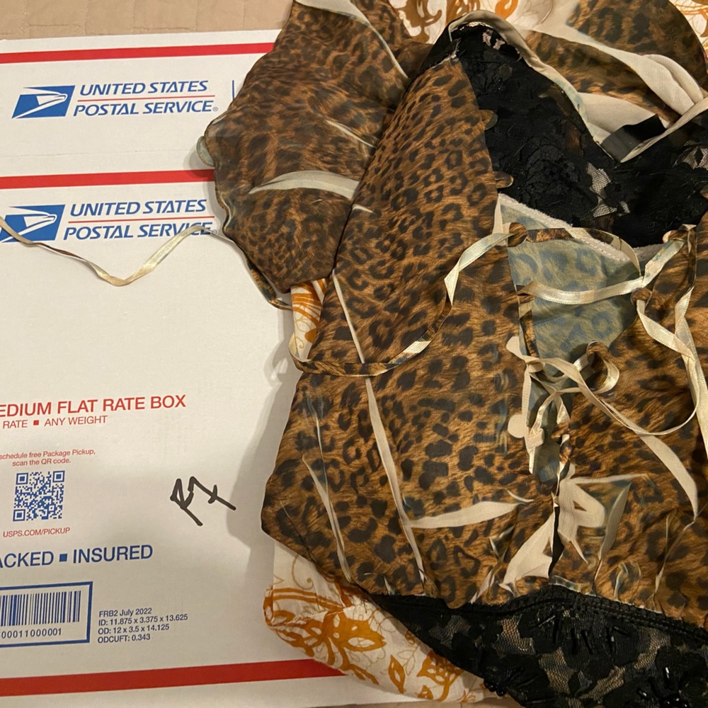 Two tops for one price. W❤️W